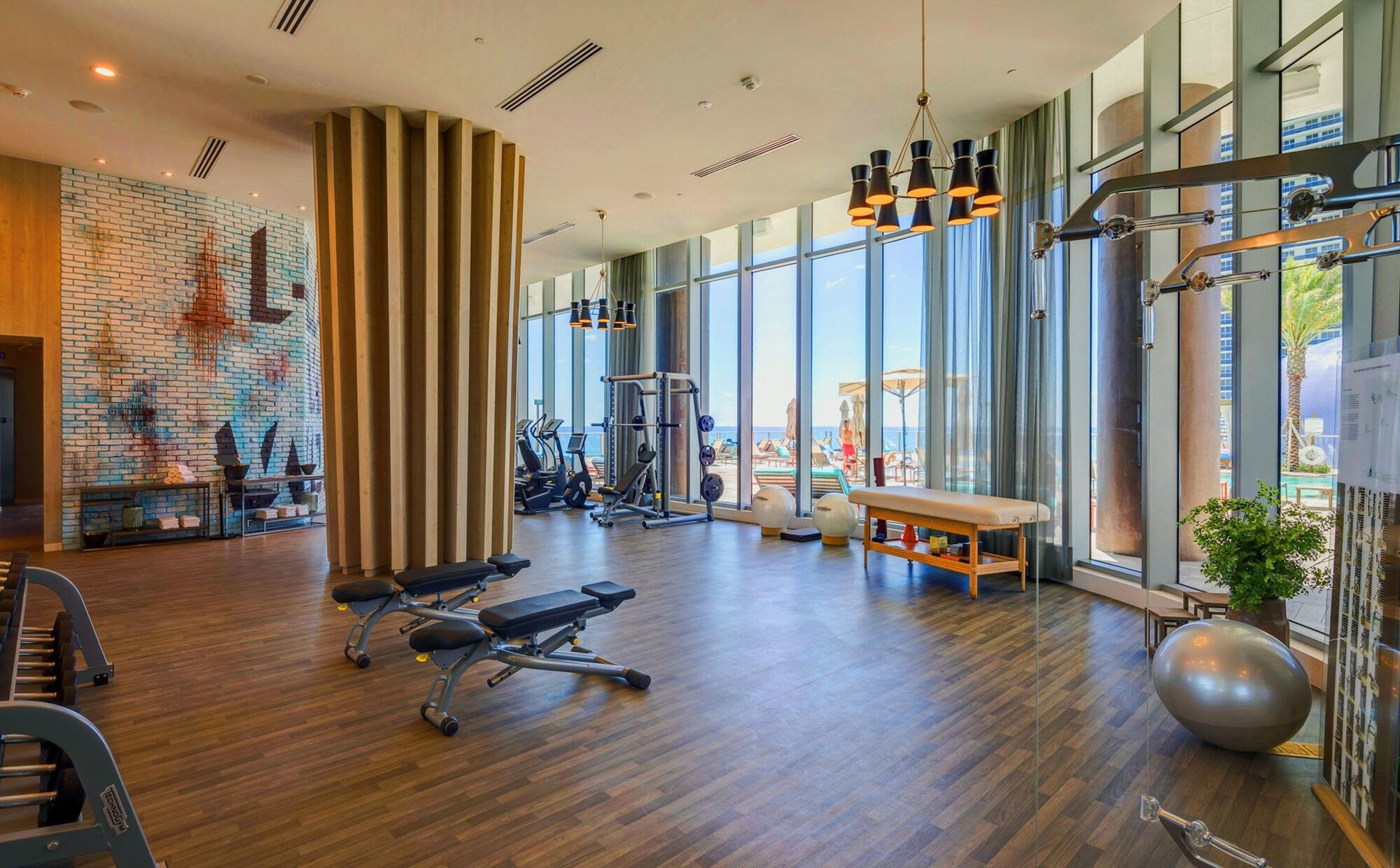 Luxury Apartahotel Beverley Beach